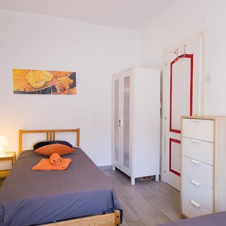 Bollywood Style Apartment Malaga Exterior photo